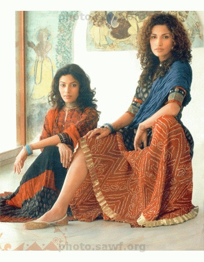 http://www.thelittlebazaar.com/articles/images/Bollywood-Movies-Kamal-sidhu-gypsy-ethnic-style-skirt.jpg