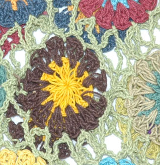 Green, White and R
ed Bells | Free Vintage Crochet Patterns