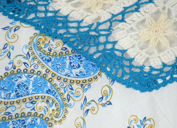 Paisley Pattern Crochet Waist Skirt in White and Blue