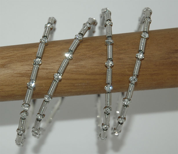 4 Bracelet Bangles in Silver with Crystals