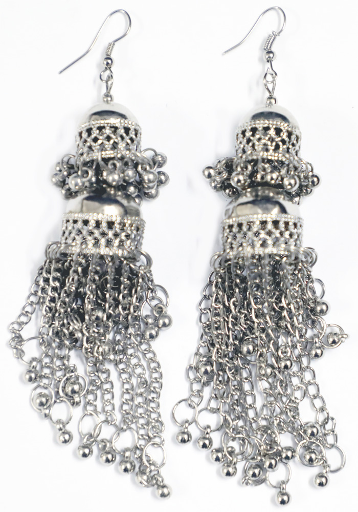 PAIR OF LONG EARRINGS In yellow gold, with Indian decor… | Drouot.com