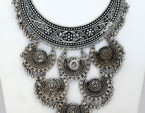 Vintage Choker Necklace in Oxidized Silver Medallions