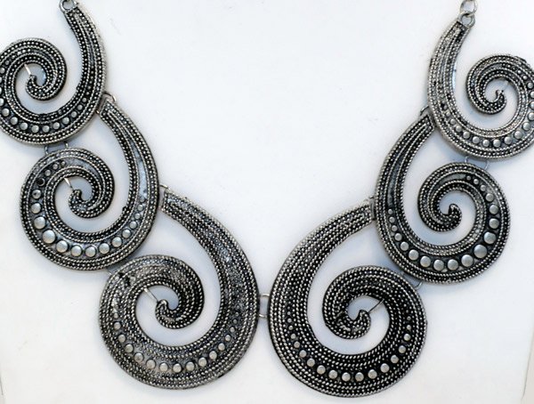 Chic Boho Jewelry Choker Necklace in Engraved Spiral Design