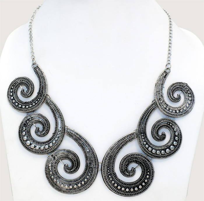 Chic Boho Jewelry Choker Necklace in Engraved Spiral Design