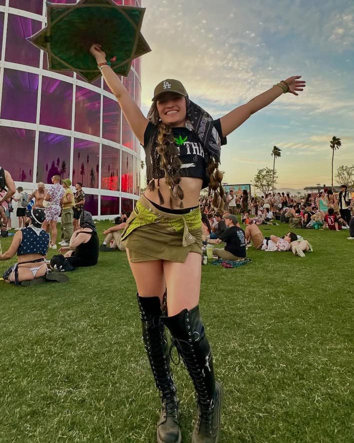 Festival outfit shared by @fried.egg.meg