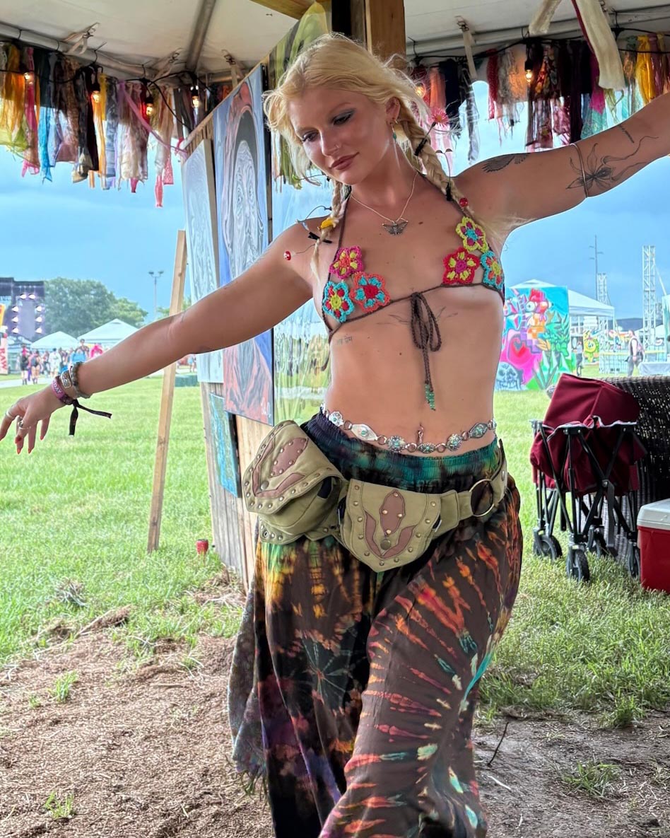 Festival outfit shared by @britinbalance