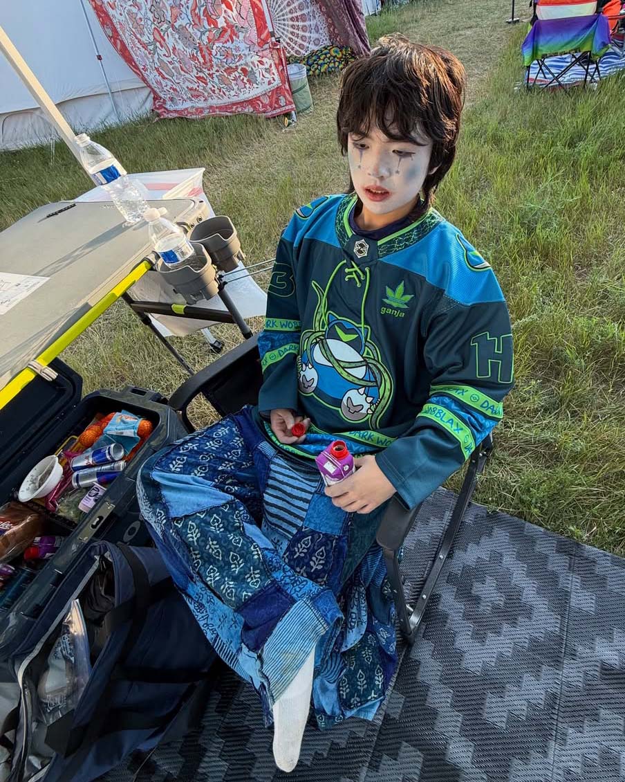 Festival outfit shared by @mishoe.soup